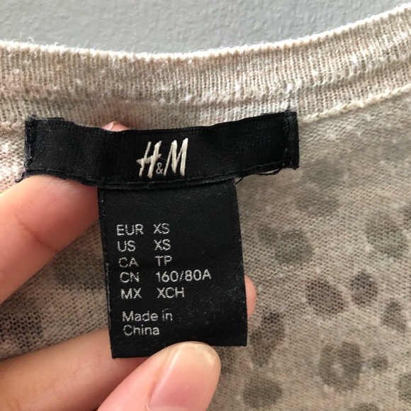 H&M  Print Shirt - Picture 2 of 2